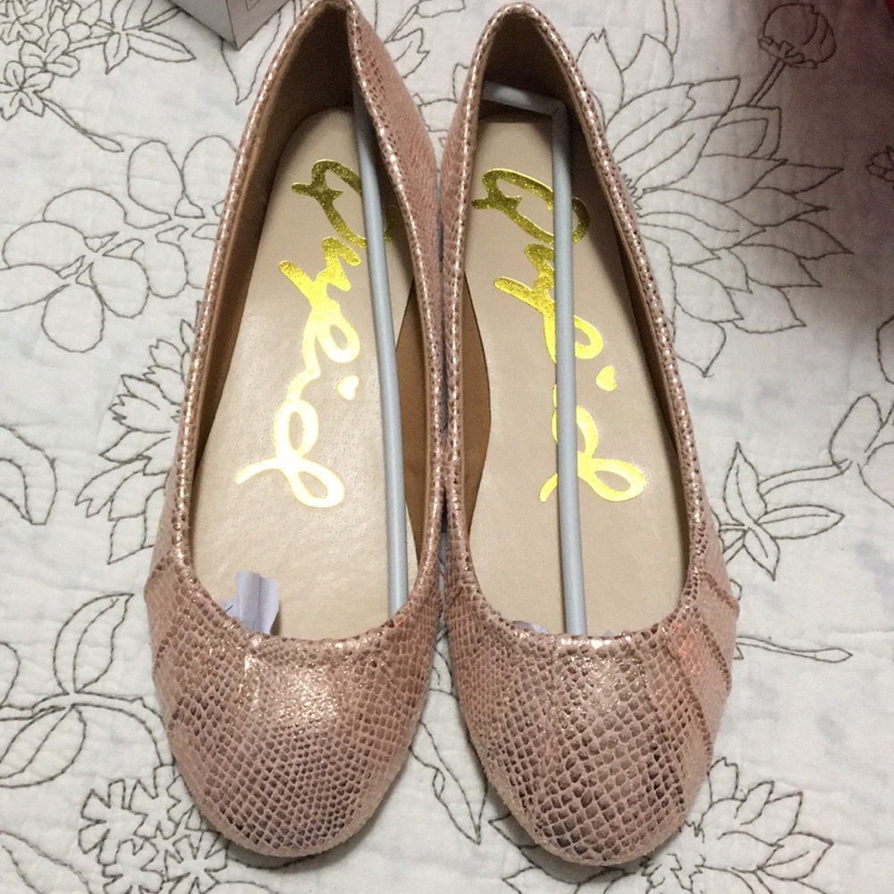 Brand new round toe snake print ballerina flat.